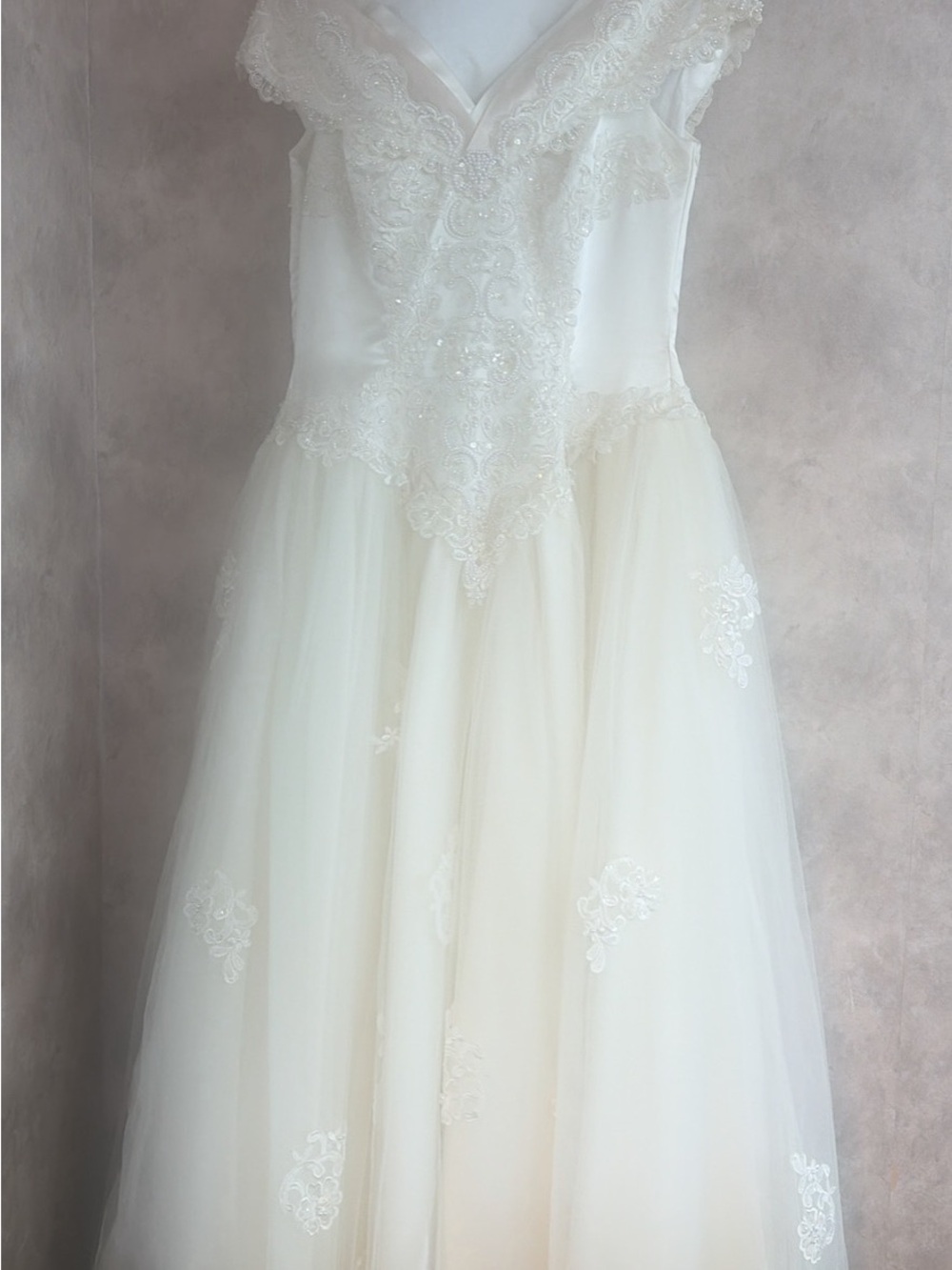 Women’s Ivory Lace Tulle Wedding Dress